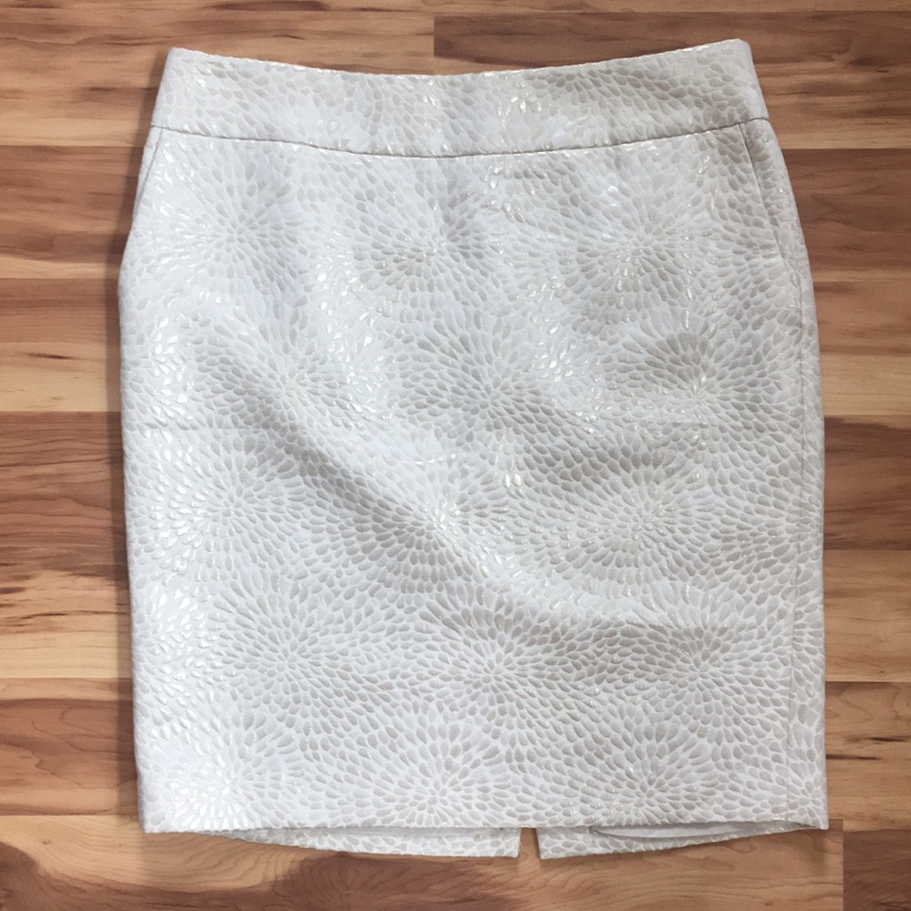 LOFT sz10 elegant textured skirt.